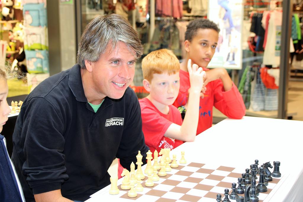 Sebastian Siebrecht beim Training mit Kindern